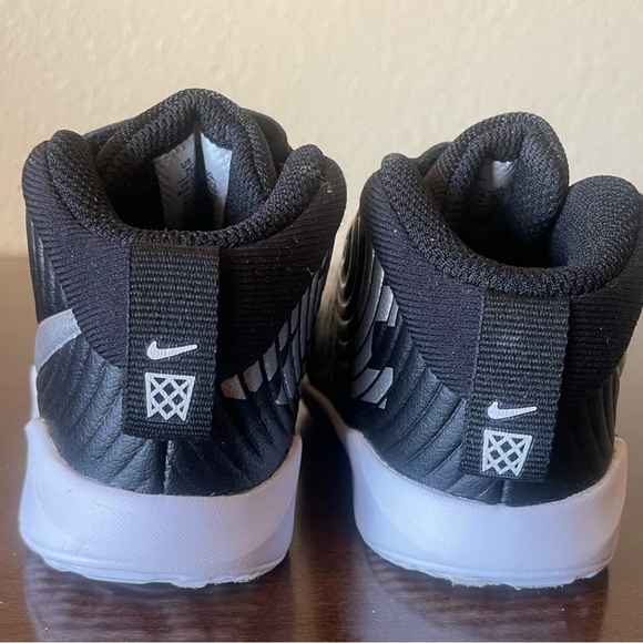 Nike Toddler Team Hustle Sneakers - Picture 2 of 7
